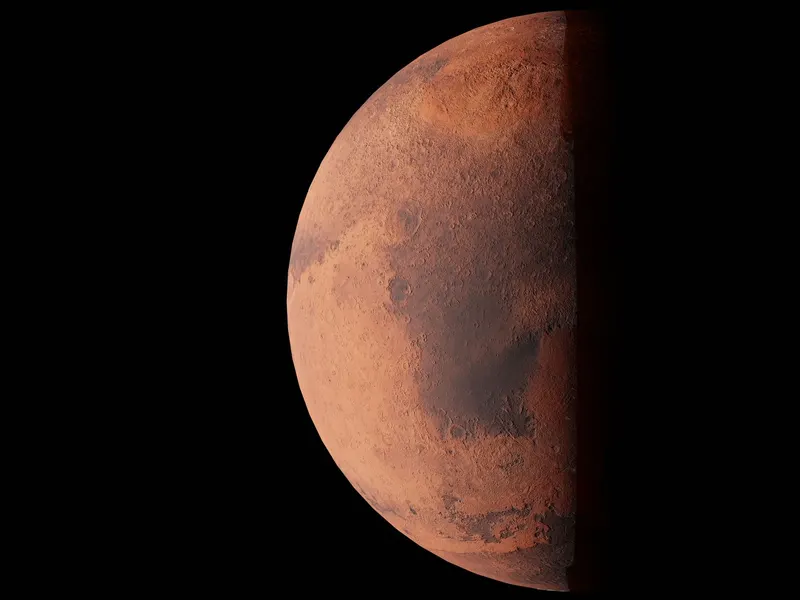 A félig megvilágított Mars a fekete űrben